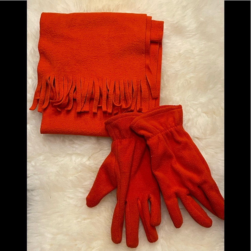 Joe Boxer Bright Orange Scarf and Gloves.   CL/GR08